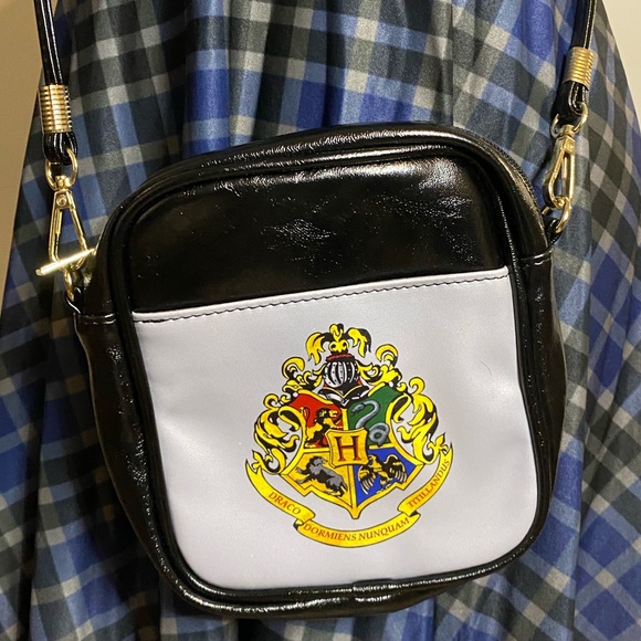 BRAND NEW Hogwarts Harry Potter crossbody bag - Picture 1 of 1